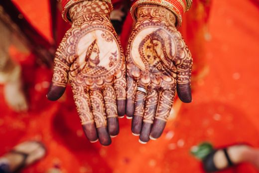 Closeup hands pretty hindu bride with henna tattoo - bridal mehndi design