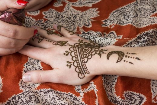Master tattooing mehndi woman hand - traditional mehndi