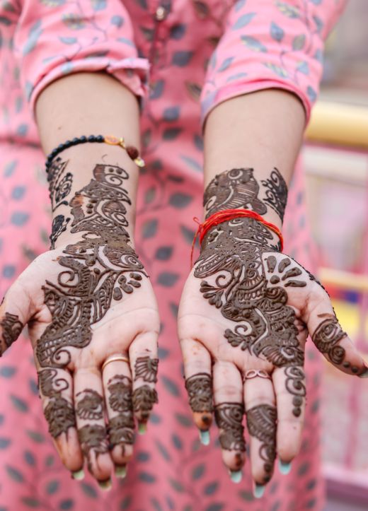 Hand decorated with amazing henna tattoo mehndi art from flat angle - simple Arabic mehndi design