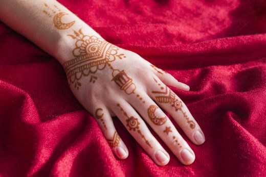 Wonderful mehndi paints lady hand - simple Arabic mehndi design